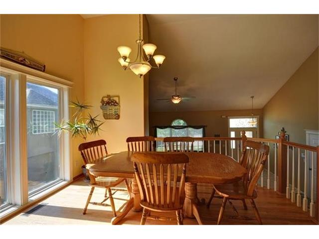 For Sale: 406 Donegal Dr Smithville, MO 64089