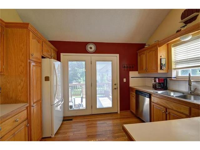 For Sale: 406 Donegal Dr Smithville, MO 64089
