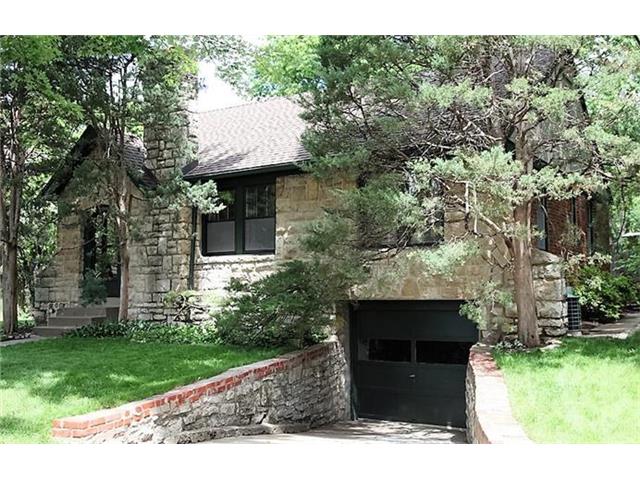 For Sale: 704 E 61st St Kansas City, MO 64110