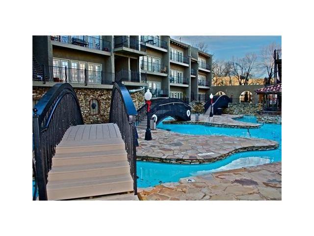 For Sale: 1111 W 46 St #APT 54 Kansas City, MO 64112