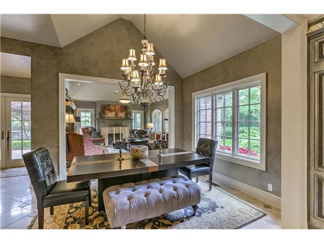For Sale: 1236 W 57th St Kansas City, MO 64113