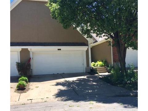 112 Pointe Dr