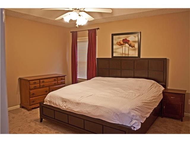 1010 NW 63rd St, Kansas City MO 64118