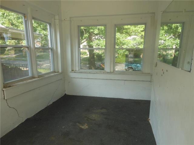 For Sale: 5431 Garfield Ave Kansas City, MO 64130