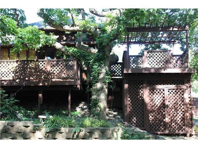1317 E 109th Ter