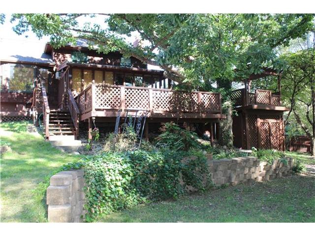 1317 E 109th Ter