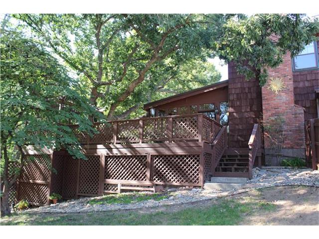 1317 E 109th Ter