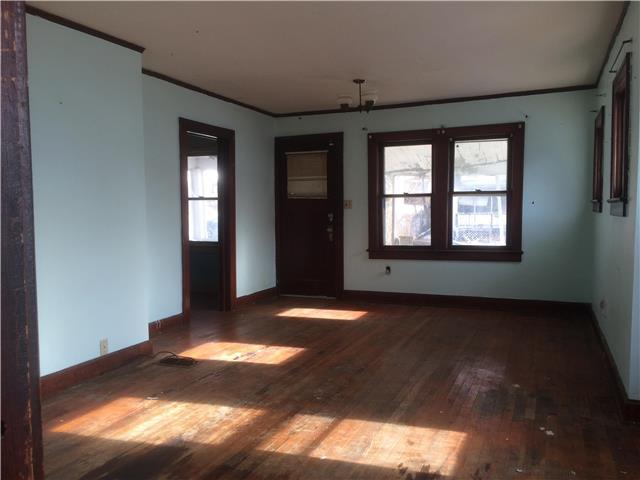 2404 E 68th Ter