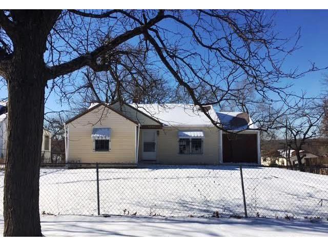 2404 E 68th Ter