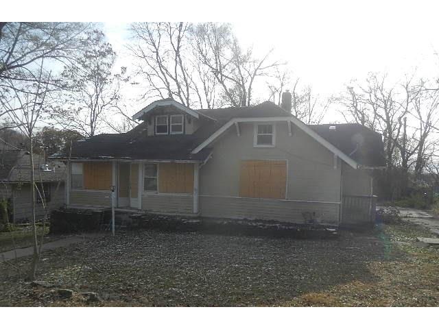 2404 E 68th Ter