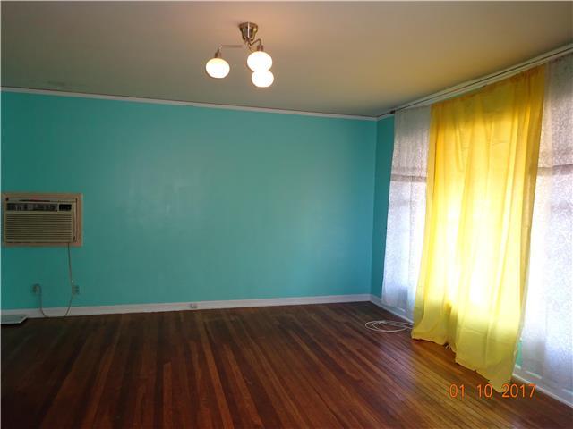 2404 E 68th Ter