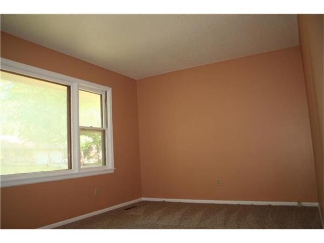 For Sale: 9825 Drury Ave Kansas City, MO 64137