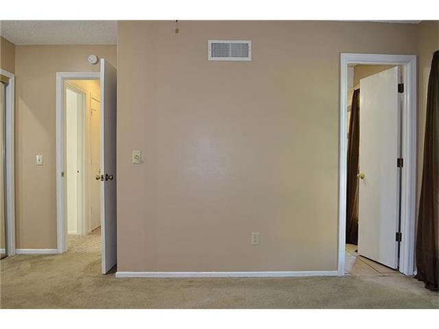 For Sale: 5746 NW Oregon Cir Kansas City, MO 64151