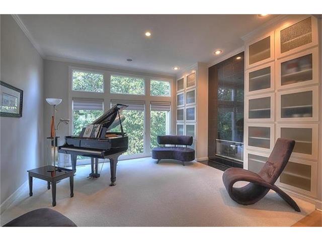 8106 Forest Park Dr