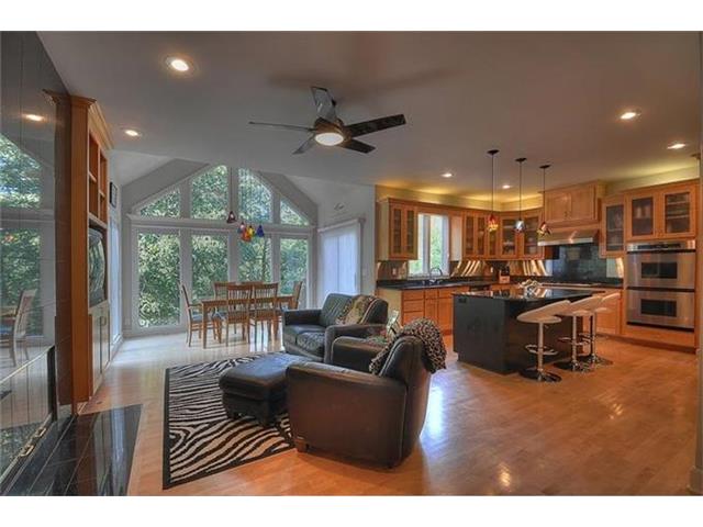 8106 Forest Park Dr