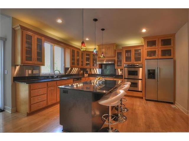 8106 Forest Park Dr