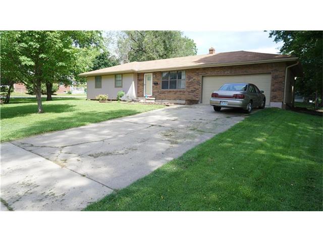 For Sale: 800 E Pearl Na N/a Harrisonville, MO 64701