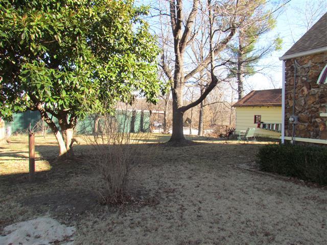 616 Wolf Den Rd