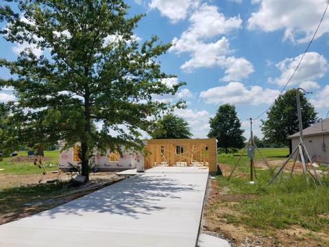 1816 Meadows Dr