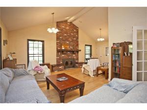 454 Green Hills Rd