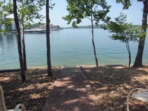 343 Big Bear Dr, Lake Ozark MO 65049