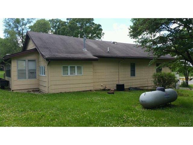 For Sale: 507 N Old Highway 66 Bourbon, MO 65441