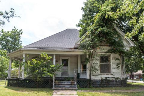 734 E Madison St