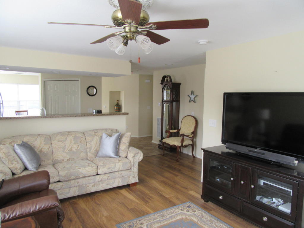 305 Wimbledon Dr #4