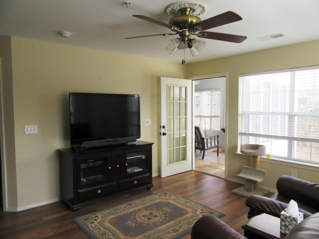 305 Wimbledon Dr #4