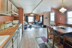 8 Lake Forest Dr