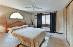 8 Lake Forest Dr