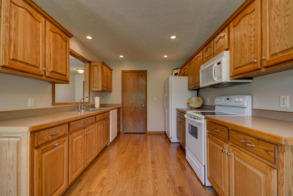 21285 Lawrence 2073