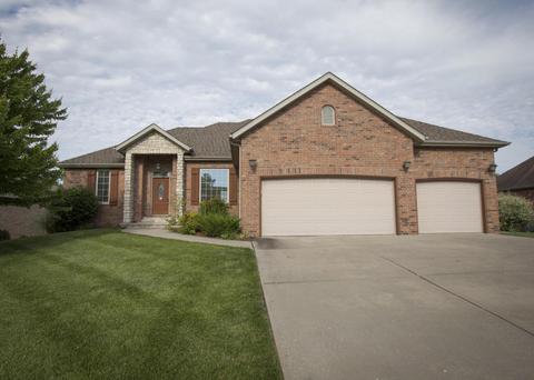 715 N Hawthorn Ct