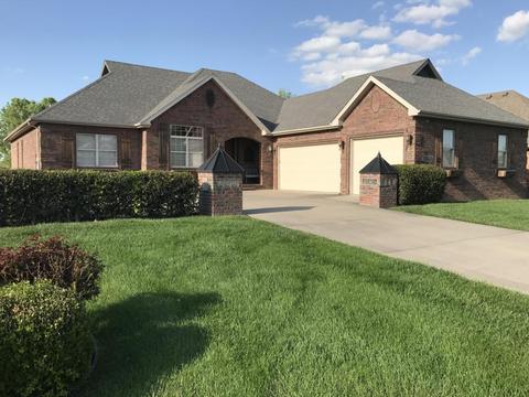 715 N Hawthorn Ct