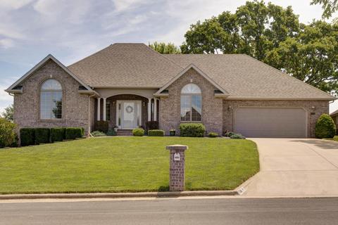 715 N Hawthorn Ct