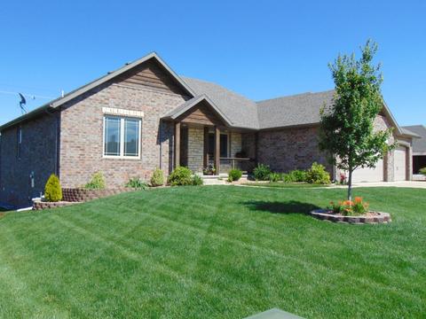 715 N Hawthorn Ct