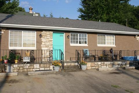 104 S 2nd Ave