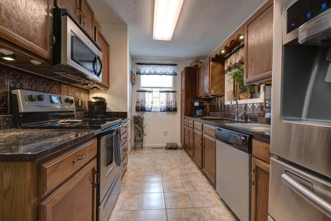 21 Lakeshore Dr