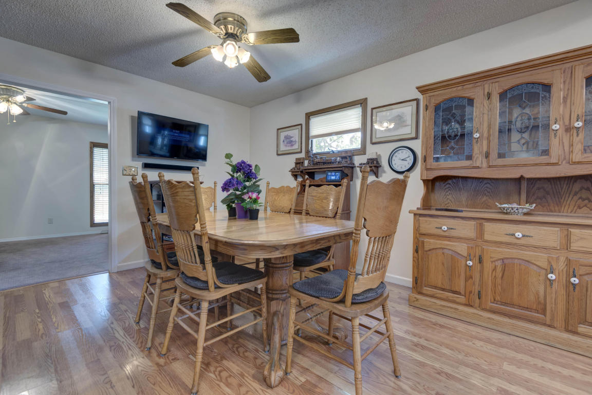 21 Lakeshore Dr