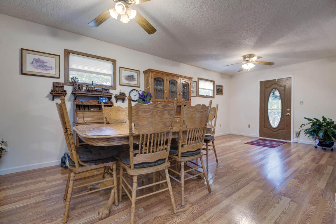 21 Lakeshore Dr