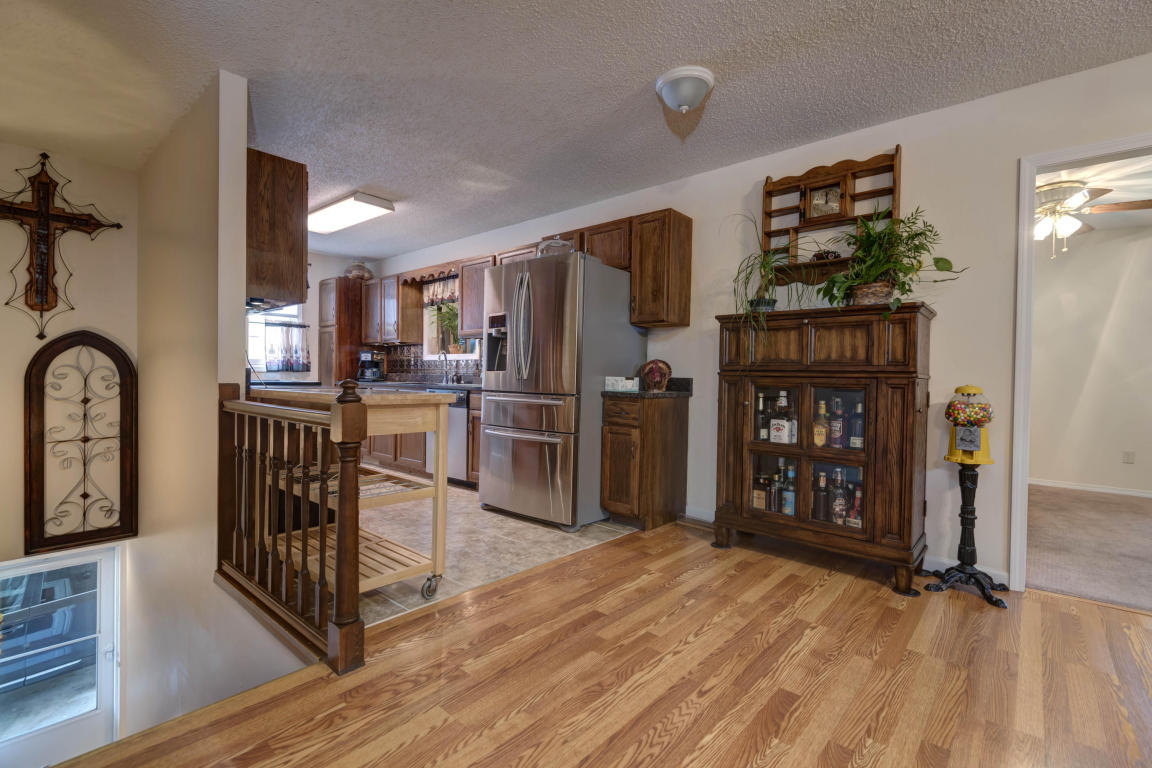 21 Lakeshore Dr