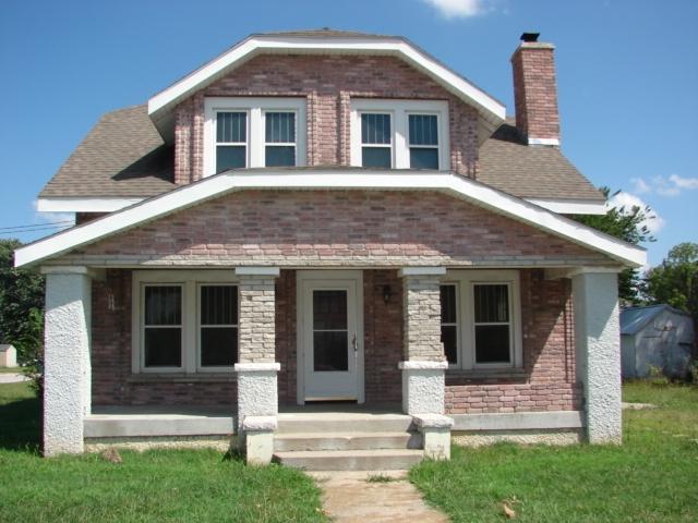 1048 W Thoroughfare St