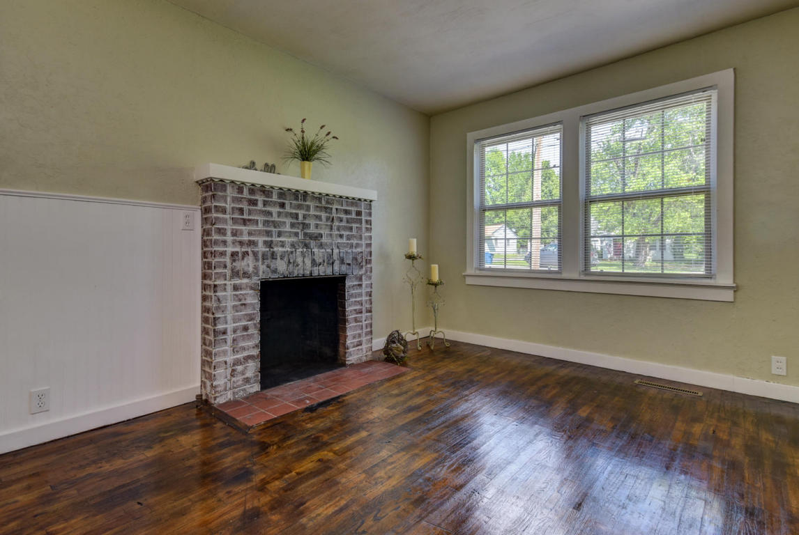 1912 S Ferguson Ave