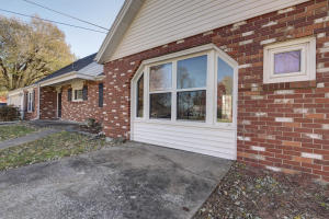 3824 E Farm Road 156