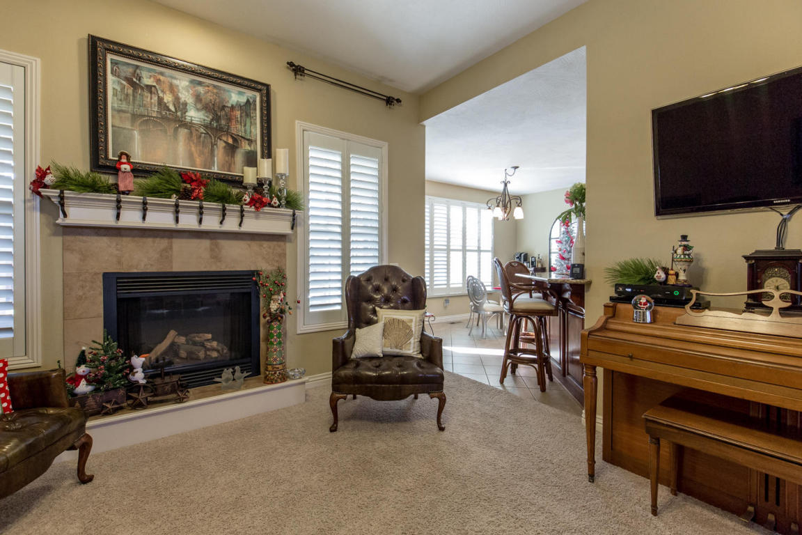 4515 W Cloverleaf Ter
