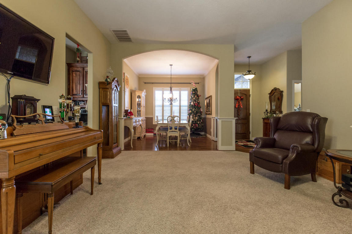 4515 W Cloverleaf Ter