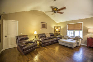 1068 E Maryland Ct
