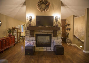 1068 E Maryland Ct