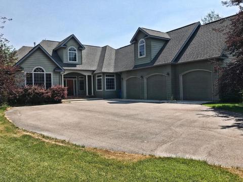 1368 Douglas Dr