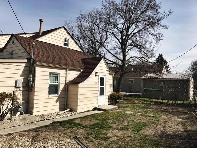 101 Redwood Ct